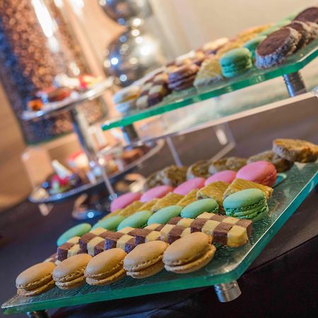 Presidente Intercontinental Mexico City By Ihg Dış mekan fotoğraf A selection of petits fours