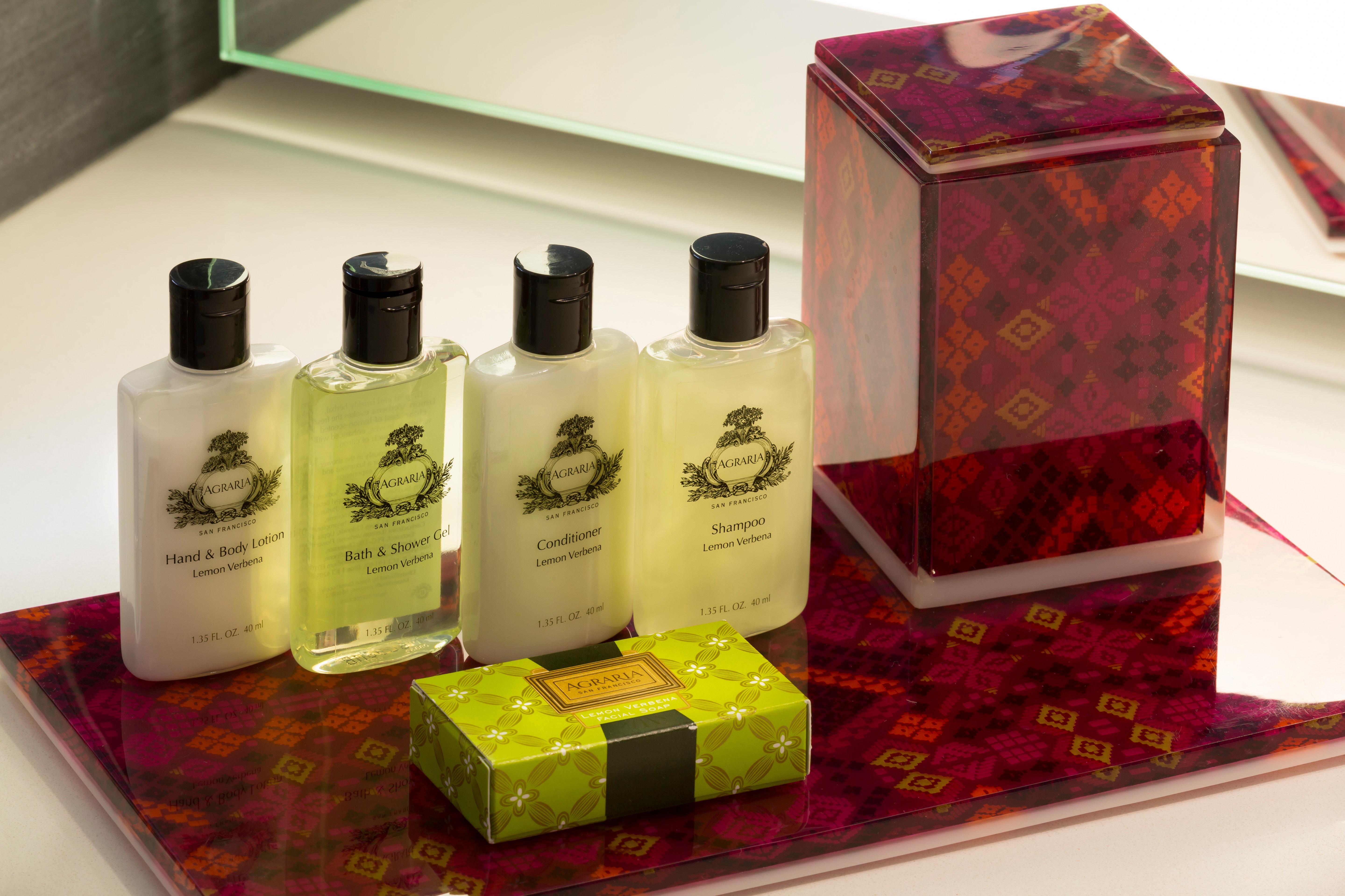 Presidente Intercontinental Mexico City By Ihg Dış mekan fotoğraf A selection of toiletries