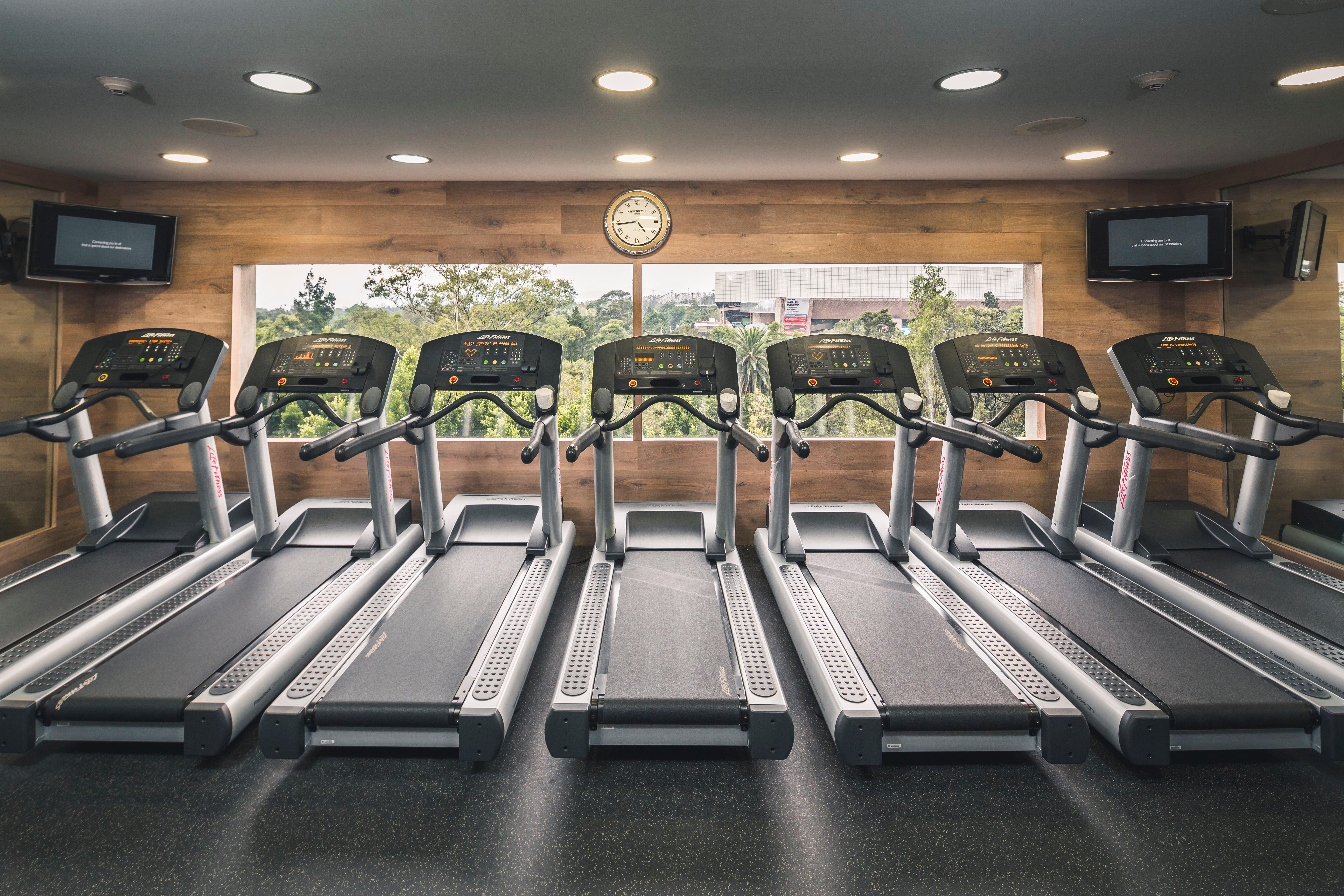 Presidente Intercontinental Mexico City By Ihg Dış mekan fotoğraf Treadmills in a gym